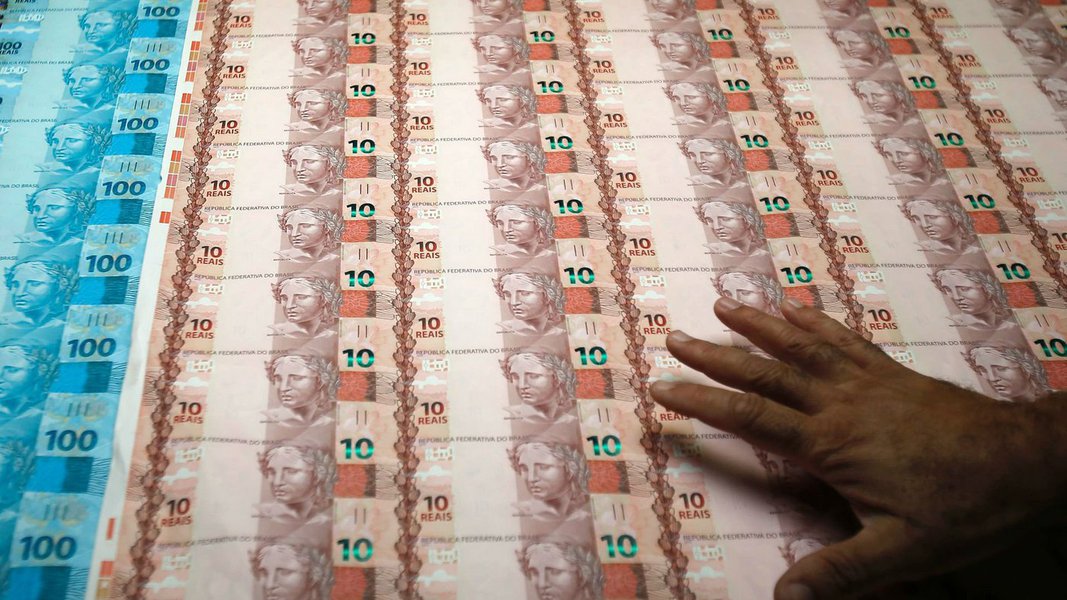 Resultado é o pior para meses de maio, informou o Tesouro Nacional nesta sexta-feira; nos cinco primeiros meses do ano, a economia feita para o pagamento de juros acumula saldo positivo de R$ 19,158 bilhões