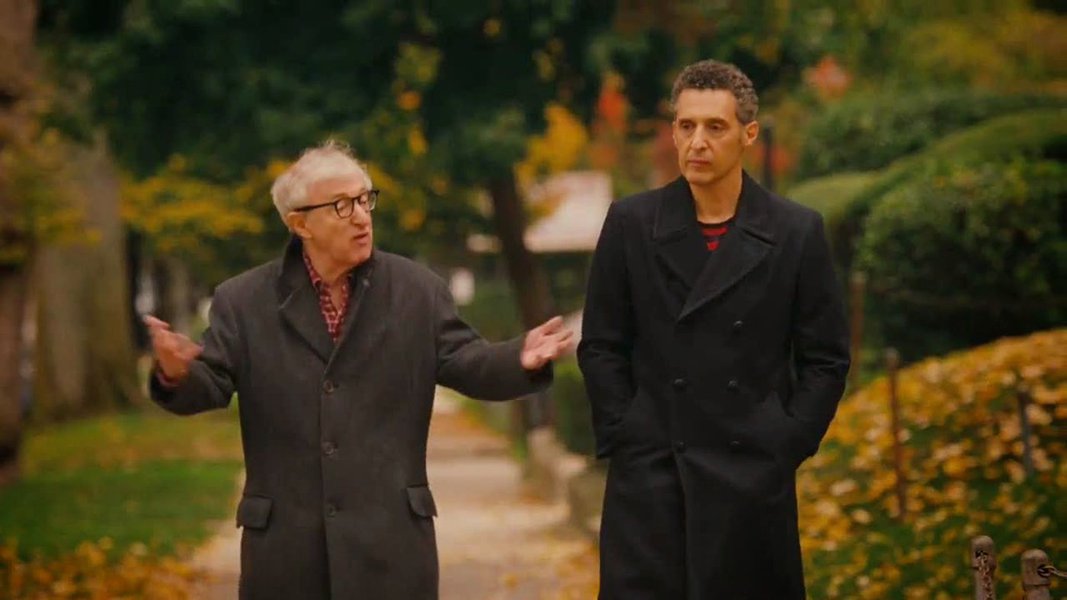 Comédia bebe das influências da sua obra como cineasta: desde a escolha do cenário, tendo Nova York como pano de fundo, passando pelo texto e a direção, até a trilha sonora repleta de jazz instrumental