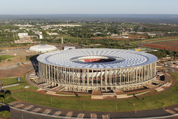 Neste final de semana, o Estádio Nacional de Brasília volta à atividade; Secretaria de Segurança Pública informou que vai reforçar o policiamento nas imediações da arena, com 200 policiais militares no sábado (16) para a gravação do DVD da dupla sertaneja Henrique e Juliano, e apresentação da banda Luxúria, e 370 homens no domingo (17), para a partida entre Botafogo e Fluminense