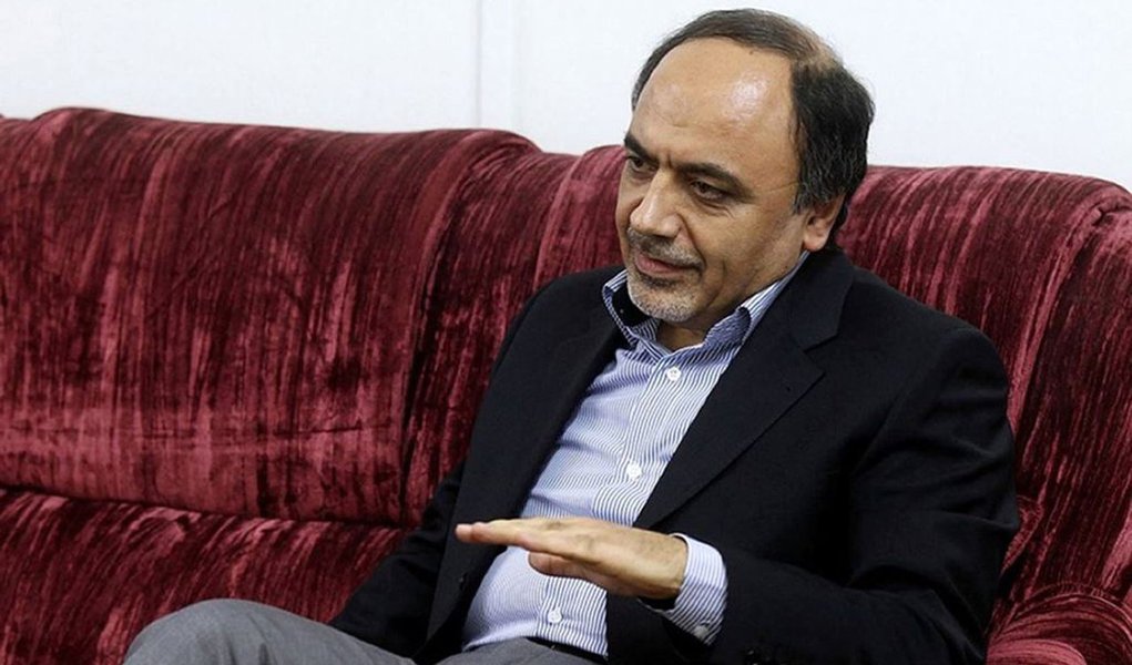Os EUA disseram na sexta-feira que não dariam visto para Hamid Abutalebi, citando as ligações do enviado com a crise de reféns do Irã entre 1979 e 1981; o diplomata já afirmou anteriormente que atuou como intérprete para os militantes