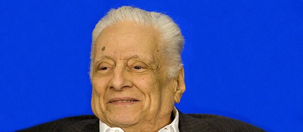 Um dos mais destacados redatores de programas de humor do rádio e da televisão brasileiros morreu nesta quarta-feira aos 92 anos; ele estava internado no Hospital Samaritano, em Botafogo, devido a complicações, após sofrer uma queda e fraturar a tíbia