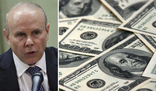 Ministro diz que o governo tem instrumentos para evitar o contágio da alta da moeda americana nos preços e sinalizou que o governo pode usar suas reservas. “Não há nenhum temor de que possa haver um problema maior. A situação está sob controle. Nós temos US$ 370 bilhões de reservas para sustentar algum problema maior”, disse ele. Mantega também afirmou que o governo pode vir a baixar tarifas de importação; nesta segunda, o dólar fechou a R$ 2,41