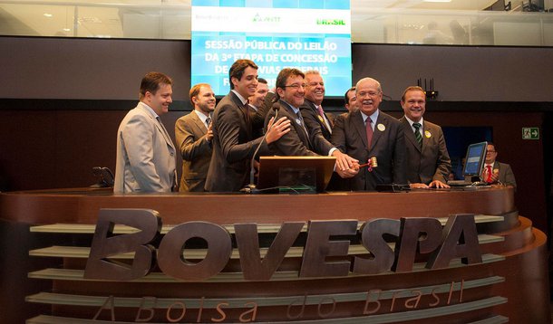 Cinco grupos, entre consórcios e empresas, apresentaram propostas para disputar a concessão das BRs 060/153/262 (DF/GO/MG), e todas as garantias foram classificadas; a licitação será às 10h, na sede da BM&amp;FBovespa, em São Paulo