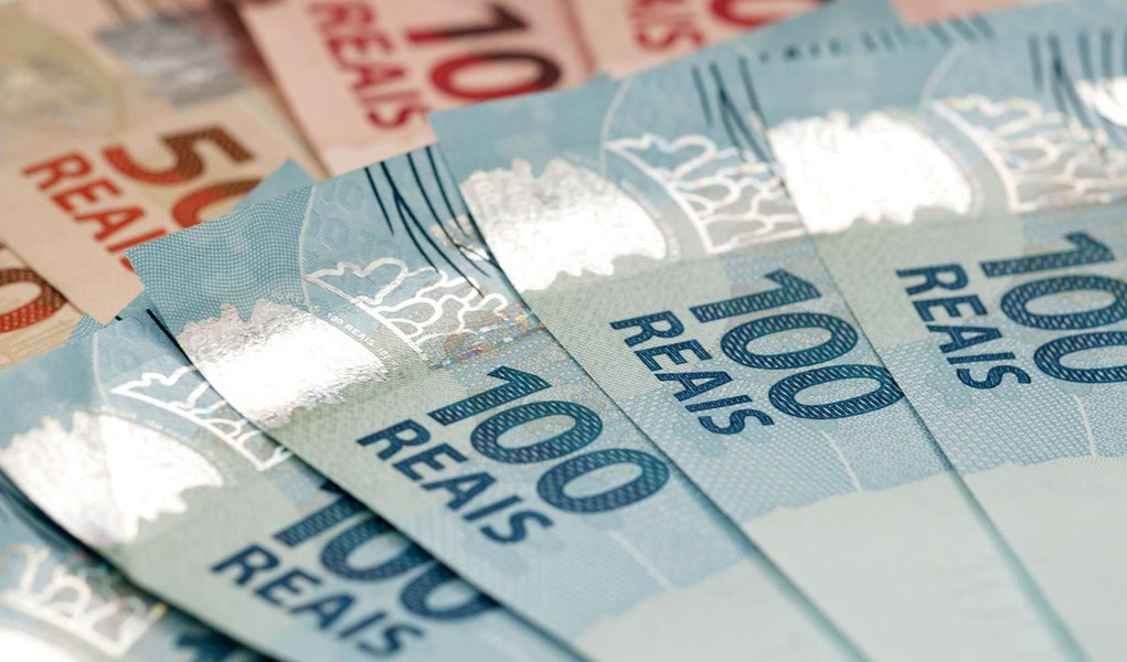 Resultado em janeiro foi abaixo do esperado pelo mercado e metade do valor registrado um ano antes, impactado pelo elevado déficit na Previdência Social e pela escalada das despesas públicas no primeiro mês do ano