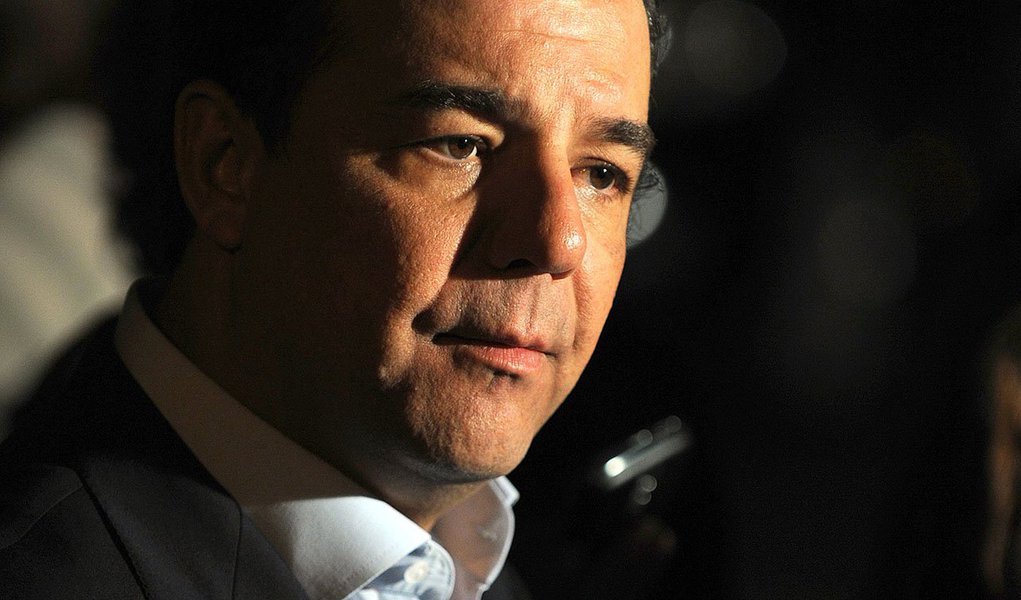 Nova data para o vice Pezão assumir será 3 de abril; saída de Cabral do governo está vinculada a sua estratégia de campanha em 2014; peemedebista tem deixado vazar que deverá se candidatar a deputado federal e começa a fechar acordos para ter o maior número de votos possíveis no estado