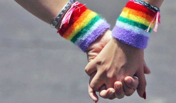 O Território da Capital Australiana (ACT na sigla em inglês), ao qual pertence Canberra, legalizou hoje o casamento entre pessoas do mesmo sexo, tornando-se assim a primeira jurisdição do país a fazê-lo. Estados vizinhos já anunciaram a intenção de impugnar o ato