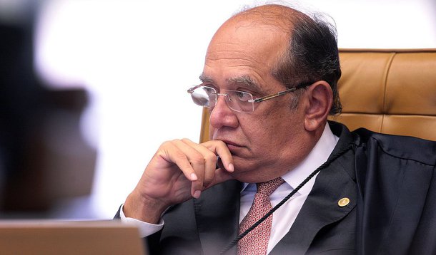 Campanha reúne mais de 400 doadores às vaquinhas de condenados petistas na AP 470 dispostos a entrar com ação contra o ministro do Supremo Tribunal Federal Gilmar Mendes; magistrado levantou suspeita de “lavagem de dinheiro”; o PT tentou ingressar com medida judicial no STF por calúnia e difamação, pedindo que o ministro se explicasse, mas Luiz Fux arquivou a ação por entender que só os atingidos diretamente pelo juiz teriam legitimidade jurídica para interpelá-lo