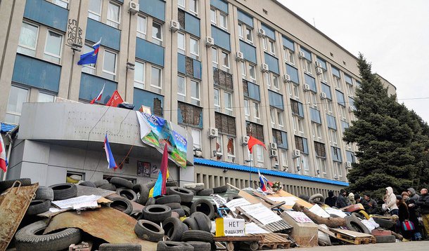 Aleksandr Malijin, chefe da comissão eleitoral local, indicou que falta também contar os votos dos eleitores recenseados em Lugansk, mas que residem em Moscou: “Em resumo, a votação foi válida”; segundo as comissões locais, a participação nos referendos, considerados ilegais pelo governo ucraniano e condenados pelos países ocidentais, foi de 81% em Lugansk e de 75% em Donetsk