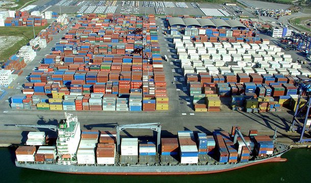 Diferença entre exportações e importações acumula o pior resultado nos 11 primeiros meses do ano desde 2000, de acordo com números divulgados nesta segunda-feira pelo Ministério do Desenvolvimento, Indústria e Comércio Exterior