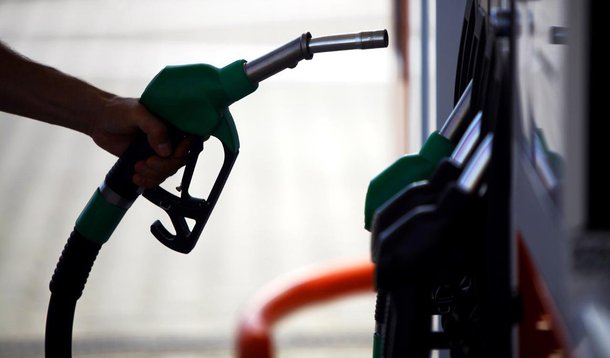 Petrobras ainda não obteve do governo autorização para gatilho automático nos preços, mas conseguiu reajustar a gasolina e o diesel a partir da zero hora deste sábado
