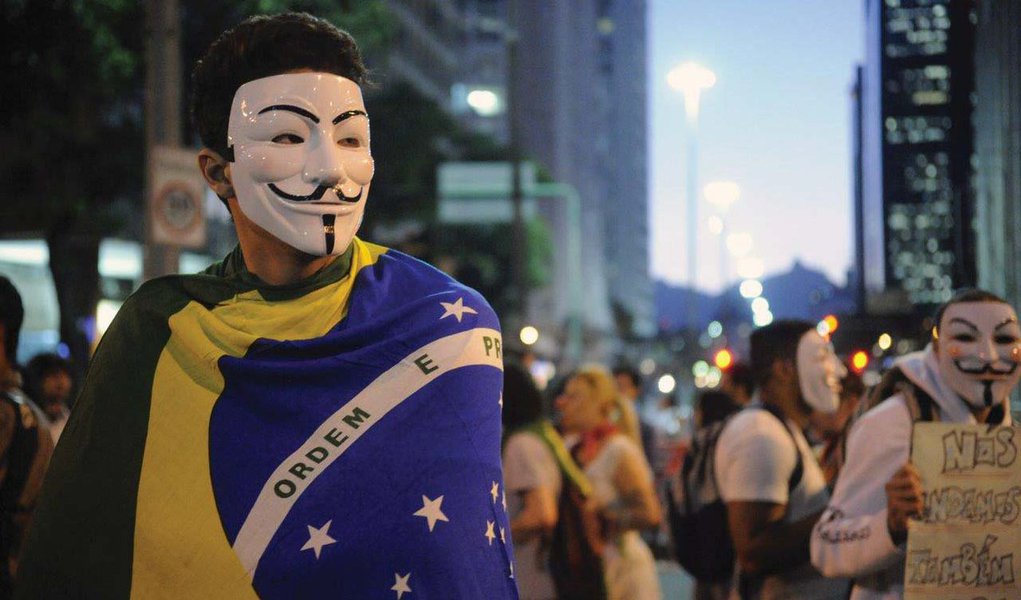 Pela manhã, estão sendo organizadas por meio das redes sociais diversas manifestações, com concentrações marcadas principalmente para ocorrer na praça do Museu Nacional da República, na Esplanada, próximo à catedral; para o desfile cívico, são esperadas 30 mil pessoas; estimativa foi divulgada pela Secretaria de Segurança do Distrito Federal