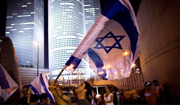  A guerra de Israel contra militantes palestinos na Faixa de Gaza deve custar ao país bilhões de dólares, o que prejudicará temporariamente o seu crescimento econômico e pressionará as fianças do governo, mas o banco central calcula que os combates, contanto que se limitem a Gaza, podem tirar no máximo meio ponto percentual do crescimento da economia neste ano