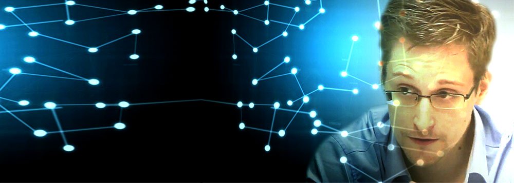 Ex-agente dos Estados Unidos, que denunciou a espionagem americana, Edward Snowden confirma interesse em morar no Brasil: "Se o governo brasileiro quiser defender os direitos humanos, será uma honra para mim fazer parte disso"; no entanto, o governo brasileiro não recebeu uma solicitação formal e não pretende se manifestar sobre o caso 