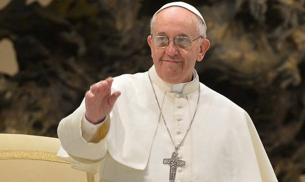 O papa Francisco manifestou hoje (1º) preocupação com as crises na Ucrânia e na República Centro-Africana; "Com o coração entristecido, rezo pelas vítimas das tensões que ainda continuam a existir em algumas regiões da Ucrânia, bem como na República Centro-Africana", disse Francisco, após a oração dominical Regina Coeli (Rainha do Céu)