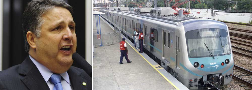 Deputado faz novas acusações contra o governador Sérgio Cabral (PMDB); segundo ele, o atual governador conseguiu institucionalizar a impunidade; "Cabral conseguiu institucionalizar a impunidade para beneficiar uma concessionária. É uma vergonha. A Supervia agora tem direito a descarrilar o trem um determinado número de vezes sem ser punida. Nunca vi nada igual. O Rio de Janeiro vai muito mal!", disse