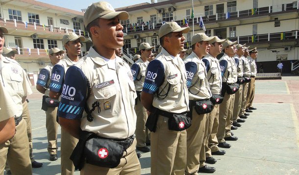 O Ministério Público do Estado do Rio de Janeiro obteve uma liminar na Justiça que proíbe o uso de armas não letais por parte da Guarda Municipal do Rio de Janeiro; de acordo com o órgão, o objetivo é combater os excessos praticados pelos guardas municipais do Rio, sobretudo contra camelôs