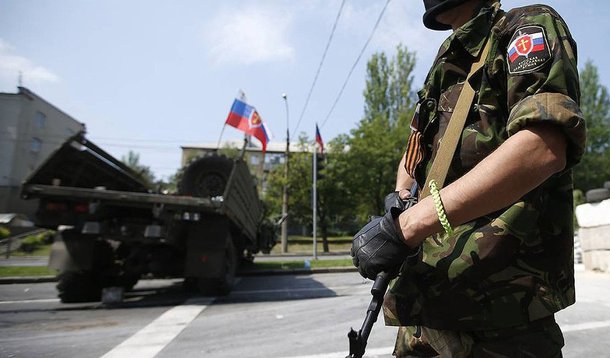 Porta-voz para as operações militares da Ucrânia disse nesta quarta-feira que os dois aviões foram derrubados perto de Savur Mogila, no leste da Ucrânia. Não há detalhes sobre a situação dos pilotos