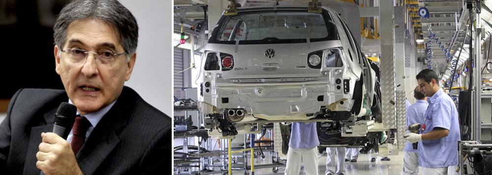 "Eu acredito que sim", respondeu o ministro do Desenvolvimento, questionado se a tendência é manter a desoneração para a indústria automotiva, como querem os empresários; IPI reduzido deveria terminar em dezembro