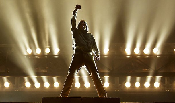 O musical, que estreou na quinta-feira à noite, é baseado no filme de Sylvester Stallone de 1976, ganhador do Oscar de melhor filme, que mostra as dificuldades de um pugilista do sul da Filadélfia que se apaixona por uma moradora local e consegue a chance de sua vida de lutar contra o atual campeão