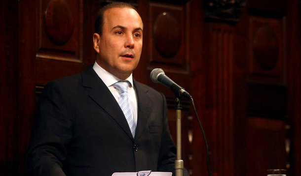 Afastado do comando do Sesc-RJ por irregularides na gestão apontadas pelo Tribunal de Contas da União, o presidente da Fecomércio-RJ já gastou uma pequena fortuna com advogados nos últimos anos; os gastos são estimados em R$ 47 milhões, dos quais R$ 19,9 milhões com o escritório de Roberto Teixeira, compadre do ex-presidente Lula