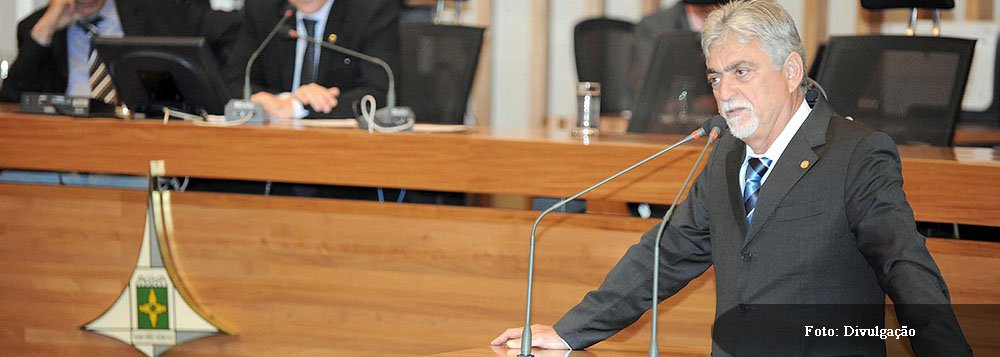 Segundo o Ministério Público do Distrito Federal e Territórios, a Justiça feriu a autonomia entre os três poderes ao interferir num processo ético-disciplinar do Poder Legislativo; no dia 11 deste mês, o Judiciário determinou a suspensão do processo de cassação contra o deputado distrital Raad Massouh (PPL)