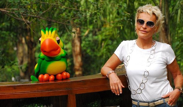 Em seu programa diário, ao divulgar o assassinato de uma jovem pelo ex-namorado, que se suicidou em seguida, apresentadora criticou a decisão judicial que garantiu a liberdade provisória ao assassino; ela fez questão de divulgar o nome da juíza responsável, pedindo que os telespectadores o guardassem, “como se esta tivesse colaborado para a morte da vítima”, segundo o acórdão do Tribunal de Justiça de São Paulo