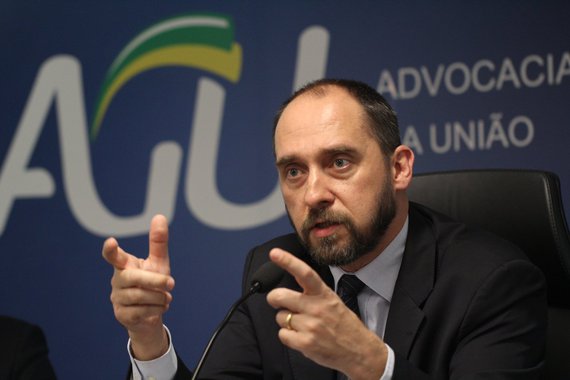 "Não vejo possibilidade de algo retardatário e, do ponto administrativo, não há nenhum processo de impugnação. Do ponto de vista judicial, as liminares já foram apreciadas. Então não há nada que venha a retardar esse processo", afirmou o advogado-geral da União, Luís Inácio Adams