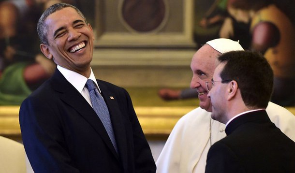 "Sou um grande admirador", disse um emocionado presidente dos Estados Unidos, em inglês, no início de seu primeiro encontro com o pontífice; os dois trocaram presentes; antes, Barack Obama salientou a luta contra a desigualdade em entrevista ao jornal italiano Corriere della Sera
