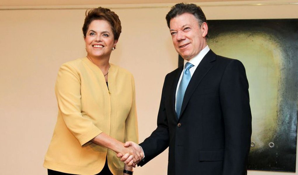 Presidente Dilma Rousseff disse ao presidente reeleito da Colômbia, Juan Manuel Santos, que a sociedade colombiana fez uma opção muito clara pela paz e que esse é o objetivo de todos os sul-americanos; Santos agradeceu o telefonema, disse que sempre teve Dilma como uma grande aliada e que o Brasil poderá contar com a Colômbia e com ele pessoalmente como um país-amigo