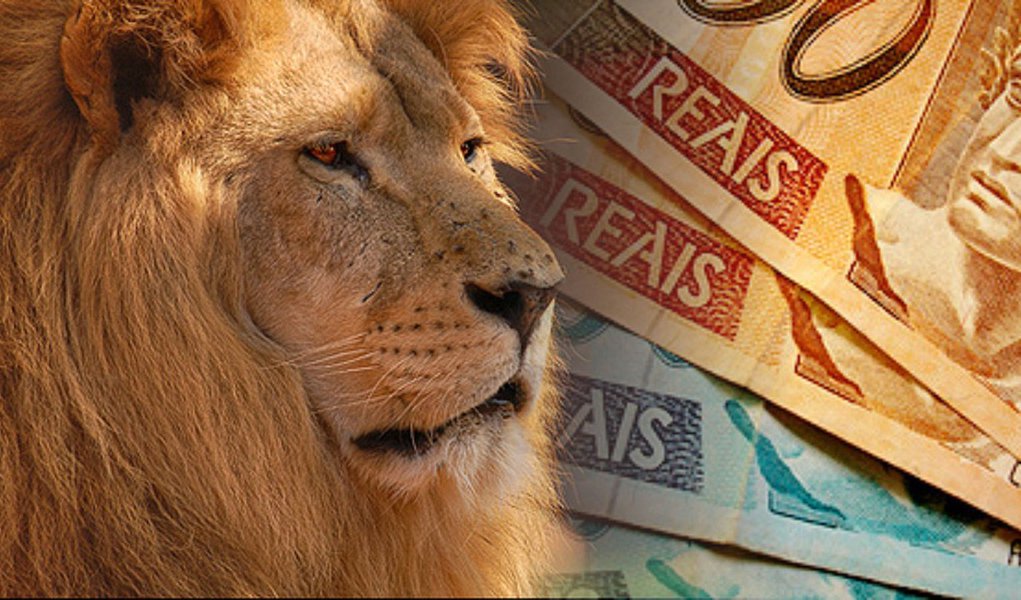 Ordem dos Advogados do Brasil entrou nesta segunda (10) com uma ação direta de inconstitucionalidade no STF, pedindo a correção da tabela para os isentos do pagamento de imposto de renda, segundo a inflação medida pelo Índice de Preços ao Consumidor Amplo (IPCA); entidade alega que há defasagem acumulada de 61,24% no cálculo durante o período de 1996 a 2013; hoje, está isento quem ganha até R$ 1.787; se a correção acompanhasse a inflação, a isenção atingiria os que ganham até R$ 2.758, aumentando em 8,5 milhões o número dos que não pagam o IR