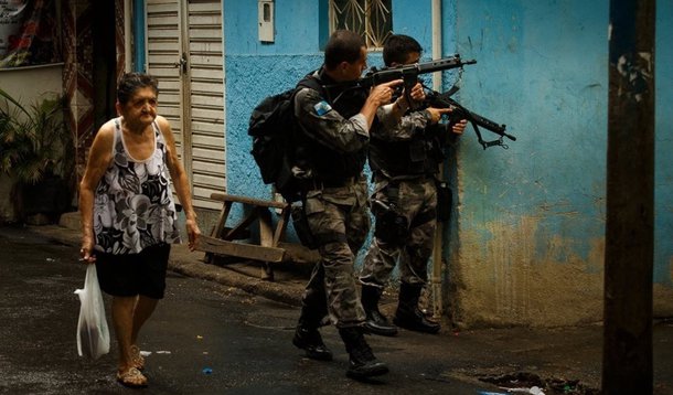 A operação será realizada pelas tropas federais, em conjunto com o Batalhão de Operações Especiais (Bope), Batalhão de Choque (BPChoque) e Batalhão de Ações com Cães (BAC); aa Polícia Federal vai fazer o serviço de inteligência e a Polícia Rodoviária Federal vai auxiliar no cerco aos acessos