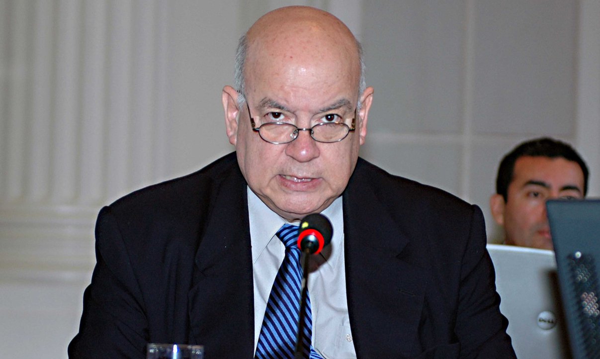 O secretário-geral da Organização dos Estados Americanos (OEA), José Miguel Insulza, advertiu hoje (1º) que a desigualdade existente no continente sul-americano "prejudica a democracia"; ao participar de um dos eventos que antecedem a assembleia geral do organismo, que vai de terça (3) a quinta-feira (5) em Assunção, Insulza disse que a região mudou muito "para melhor" nos últimos anos, em termos de crescimento democrático e econômico, mas ressaltou que o progresso não foi completo