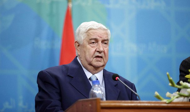Quem confirma é o chanceler sírio Walid al-Moualem, segundo a agência de notícias Interfax; o ministro disse que o governo sírio concordou porque a iniciativa iria "retirar os fundamentos para uma agressão norte-americana", segundo a agência