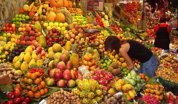 De acordo com a nova pesquisa Focus do Banco Central, a projeção para o IPCA neste ano foi reduzida em 0,11 ponto percentual, a 6,39%; a meta do governo é de 4,5% pelo IPCA, com margem de 2 pontos percentuais para mais ou menos; ao mesmo tempo, os economistas mantiveram a perspectiva de manutenção da Selic em maio e, sobre o PIB, elevaram a perspectiva de crescimento a 1,69%, ante 1,63%