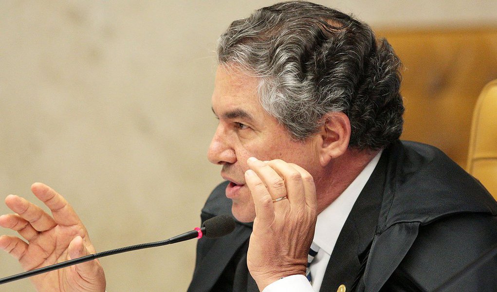 Ministro diz que Brasil não precisa de mais leis, mas de homens públicos que observem as existentes; segundo ele, o TSE deve aumentar as punições e até processar o político por abuso de poder; representação pode acarretar em perda da própria candidatura