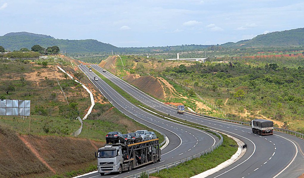 O Tribunal de Contas da União aprovou, sem ressalvas, os estudos para a concessão à iniciativa privada da BR-040, entre Brasília e Juiz de Fora (MG); com isso, o governo poderá publicar o edital para a licitação do trecho de 940 quilômetros