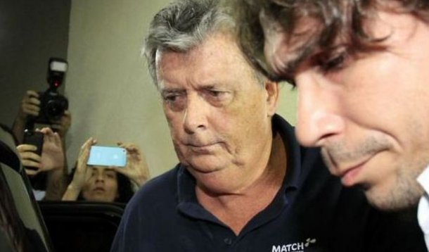 Acusado de liderar a máfia dos ingressos na Copa, Raymond Whelan, diretor da empresa Match, está preso no Complexo de Bangu, na Zona Oeste do Rio; a Polícia Civil indiciará Fernando Fernandes, advogado do executivo, por favorecimento pessoal, pois ele teria ajudado seu cliente a fugir do Hotel Copacabana Palace, quando os agentes tentaram cumprir um mandado de prisão preventiva contra o inglês