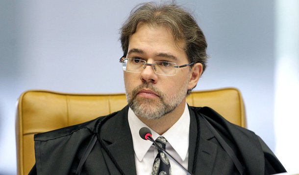 Advocacia-Geral da União e o Banco Central já pediram a suspensão do julgamento das ações, que coloca bancos e poder público de um lado e poupadores do outro; “Se tiver de julgar a favor dos poupadores, o STF o julgará”, afirma o ministro; segundo ele, os julgadores não podem opor um direito à possibilidade de cumprir esse direito; “Quem tiver o direito vai receber”