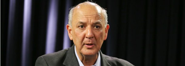 O Tribunal Regional Eleitoral do Distrito Federal (TRE-DF) acolheu a representação feita pelo Diretório Regional do PR e concedeu liminar contra o Ministério Público Eleitoral do DF (MPE-DF) e os procuradores Elton Ghersel e Fabiana Derziê por propaganda irregular. Em decisão publicada ontem (17), Juíza auxiliar Eliene Ferreira Bastos considerou infração ao Código Eleitoral a declaração pública de que o político teria a diplomação impugnada caso fosse eleito governador do DF. Hoje pela manhã, o procurador-geral da República, Rodrigo Janot, sustentou o argumento do Ministério Público