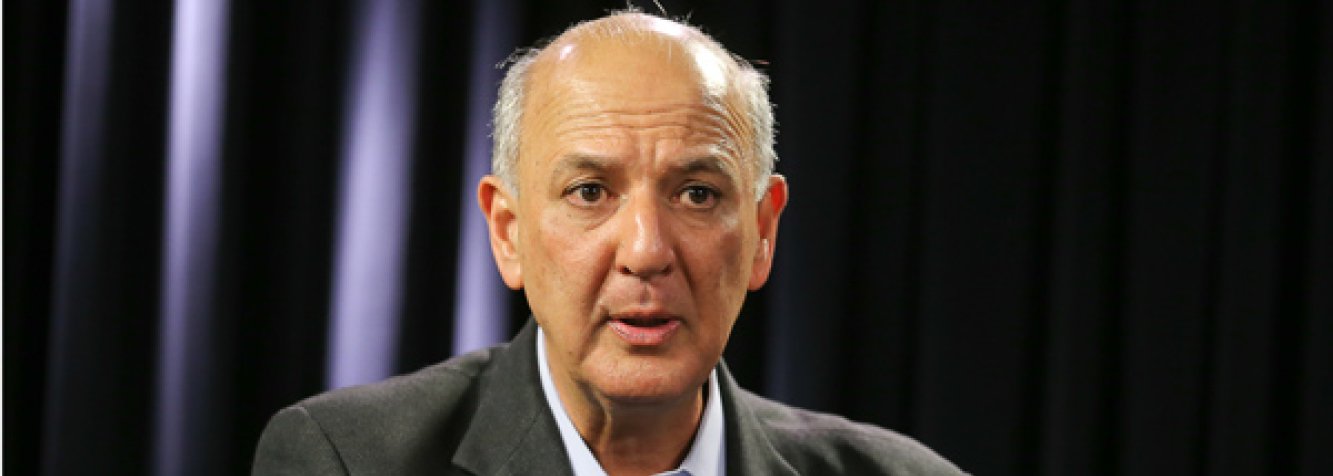 O Tribunal Regional Eleitoral do Distrito Federal (TRE-DF) acolheu a representação feita pelo Diretório Regional do PR e concedeu liminar contra o Ministério Público Eleitoral do DF (MPE-DF) e os procuradores Elton Ghersel e Fabiana Derziê por propaganda irregular. Em decisão publicada ontem (17), Juíza auxiliar Eliene Ferreira Bastos considerou infração ao Código Eleitoral a declaração pública de que o político teria a diplomação impugnada caso fosse eleito governador do DF. Hoje pela manhã, o procurador-geral da República, Rodrigo Janot, sustentou o argumento do Ministério Público