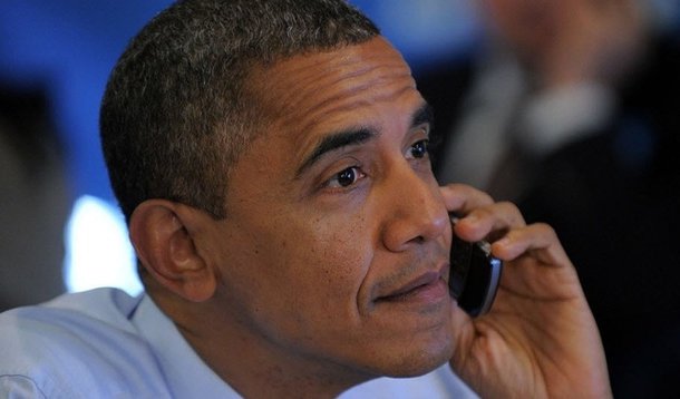 Presidente dos Estados Unidos diz que não pode ter um smartphone da Apple por "questões de segurança", por isso insiste em manter seu BlackBerry desde que chegou à Casa Branca, em 2009; a Apple é uma das empresas que podem ter permitido à NSA acesso direto a servidores em que são mantidas informações sobre seus clientes