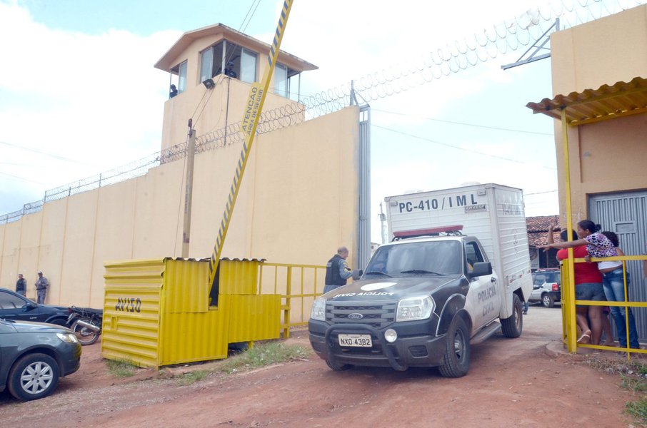 Conclusão é do juiz auxiliar da Presidência do Conselho Nacional de Justiça Douglas Martins após inspeção feita nas unidades do Complexo Penitenciário de Pedrinhas, em São Luís, que, segundo ele, estão superlotadas e já não há mais condições para manter a integridade física dos presos; só neste ano 60 presos foram mortos nas prisões do estado