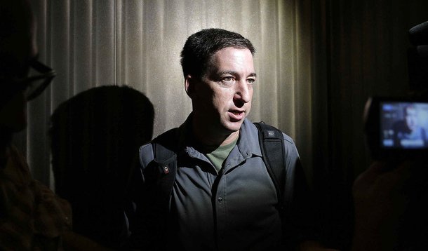 Jornalista  britânico do "Guardian", pivô das denúncias de espionagem do governo dos EUA, disse que polícia britânica só questionou o namorado brasileiro detido em aeroporto sobre suas reportagens. Autoridades teriam cobrado "senhas" envolvendo o material coletado no caso Snowden 