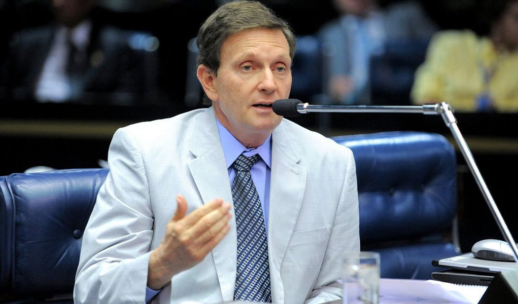 Ministro da Pesca, Marcelo Crivella (PRB), afirmou que petistas e peemedebistas no Estado "se detestam"; em entrevista, confirmou candidatura ao governo do Rio e negou qualquer possibilidade de ter a presidente Dilma Rousseff (PT) presente em seu palanque durante o período eleitoral ou de desistir das eleições para apoiar a candidatura do senador Lindbergh Farias, do PT