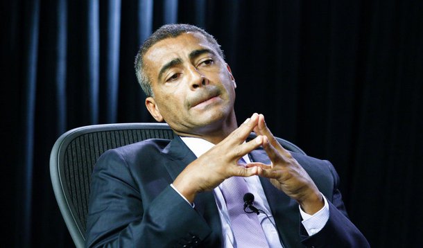 Deputado federal do PSB-RJ se recusou a passar pelo teste etilômetro em uma blitz da Lei Seca na madrugada deste sábado no Rio de Janeiro; o ex-jogador da Seleção brasileira também recebeu multa de R$ 1.915,40 por infração considerada gravíssima, com perda de sete pontos na carteira