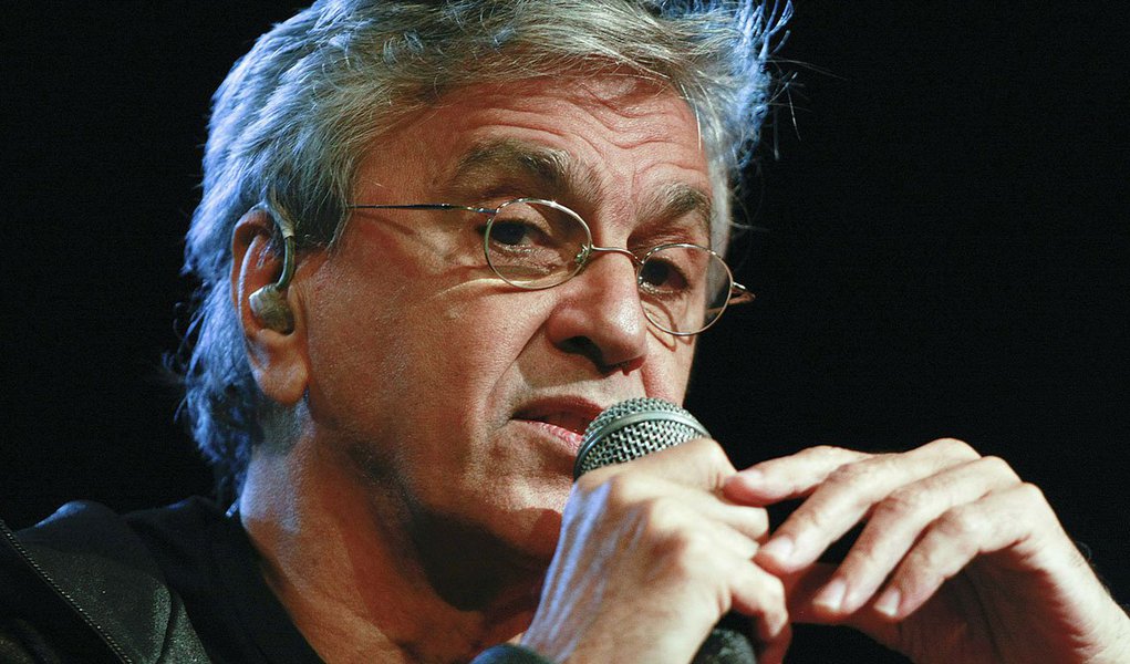 Cantor criticou a cobertura sobre o movimento: "A imprensa deixou que se pensasse tratar-se de exibição ostensiva de garotada da periferia em shoppings de alta classe média, dando uma impressão de invasão, quando na verdade são encontros que se dão em shoppings da periferia"; quanto às manifestações violentas com participação de Black Blocs, diz que "os nós de nossa estrutura social brutal não podem se desfazer sem dor"