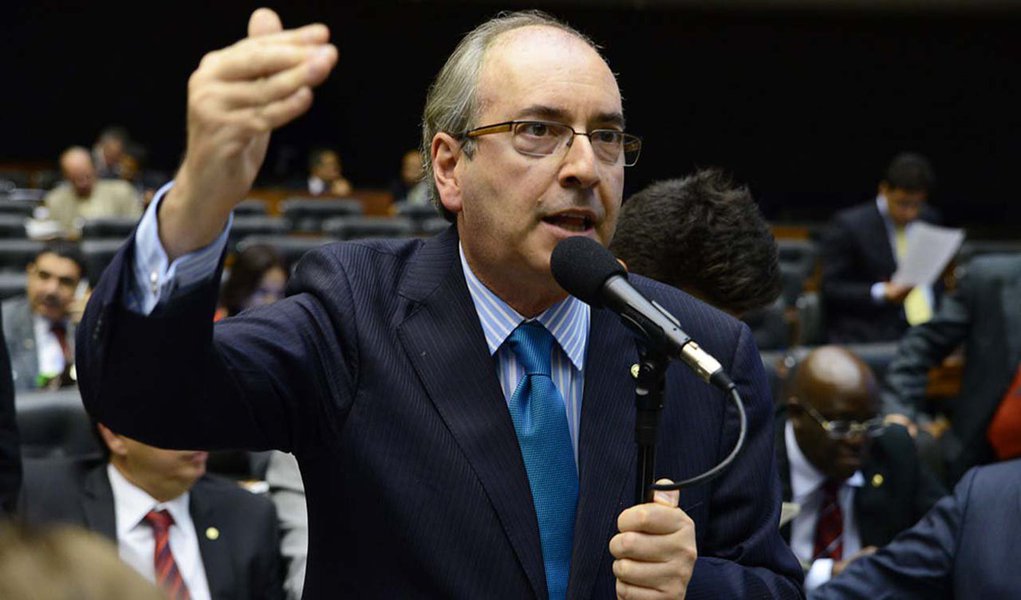 Líder do partido na Câmara, deputado Eduardo Cunha (RJ) quer recuperar o texto original que trata do Marco Civil da Internet; legenda é contra a obrigação de os provedores de internet em atividade no País guardarem os arquivos dos clientes em datacenters instalados no Brasil; "Sou totalmente contrário. Isso não é regra de atração de investimentos, mas de espantar investimentos", disse
