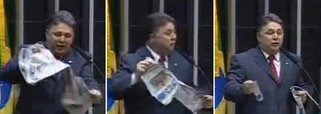 Deputado federal, revoltado com uma manchete publicada sobre ele e sua mulher, Rosinha Garotinho, que afirmou ser falsa, fez picadinho da edição de hoje durante discurso na Câmara; o jornal desmentiu a reportagem, mas numa pequena nota na seção de obituário; esse "veículo de comunicação age como partido político", protestou o líder do PR