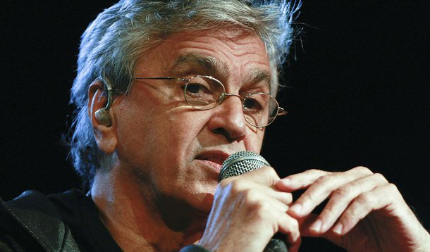 Cantor criticou a cobertura sobre o movimento: "A imprensa deixou que se pensasse tratar-se de exibição ostensiva de garotada da periferia em shoppings de alta classe média, dando uma impressão de invasão, quando na verdade são encontros que se dão em shoppings da periferia"; quanto às manifestações violentas com participação de Black Blocs, diz que "os nós de nossa estrutura social brutal não podem se desfazer sem dor"