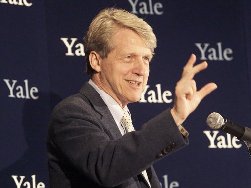 Robert Shiller diz que ficou assustado com os preços dos imóveis no Rio de Janeiro e em São Paulo;  "Lá, me senti um pouco como nos EUA em 2004", disse, acrescentando que tem ouvido argumentos sobre oportunidades de investimentos e o crescimento da classe média que já havia escutado nos Estados Unidos, antes do estouro da bolha americana; "Bolhas são assim. E o mundo ainda está muito vulnerável a uma", disse.